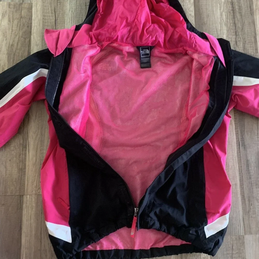 The North Face Girls Black and Pink Windbreaker Hyvent Jacket Size L 14/…